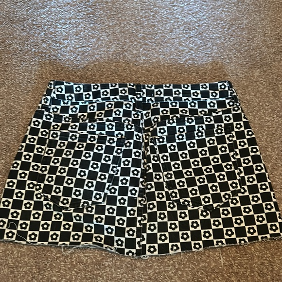 Pacsun flower mod mini black and white - Picture 3 of 3